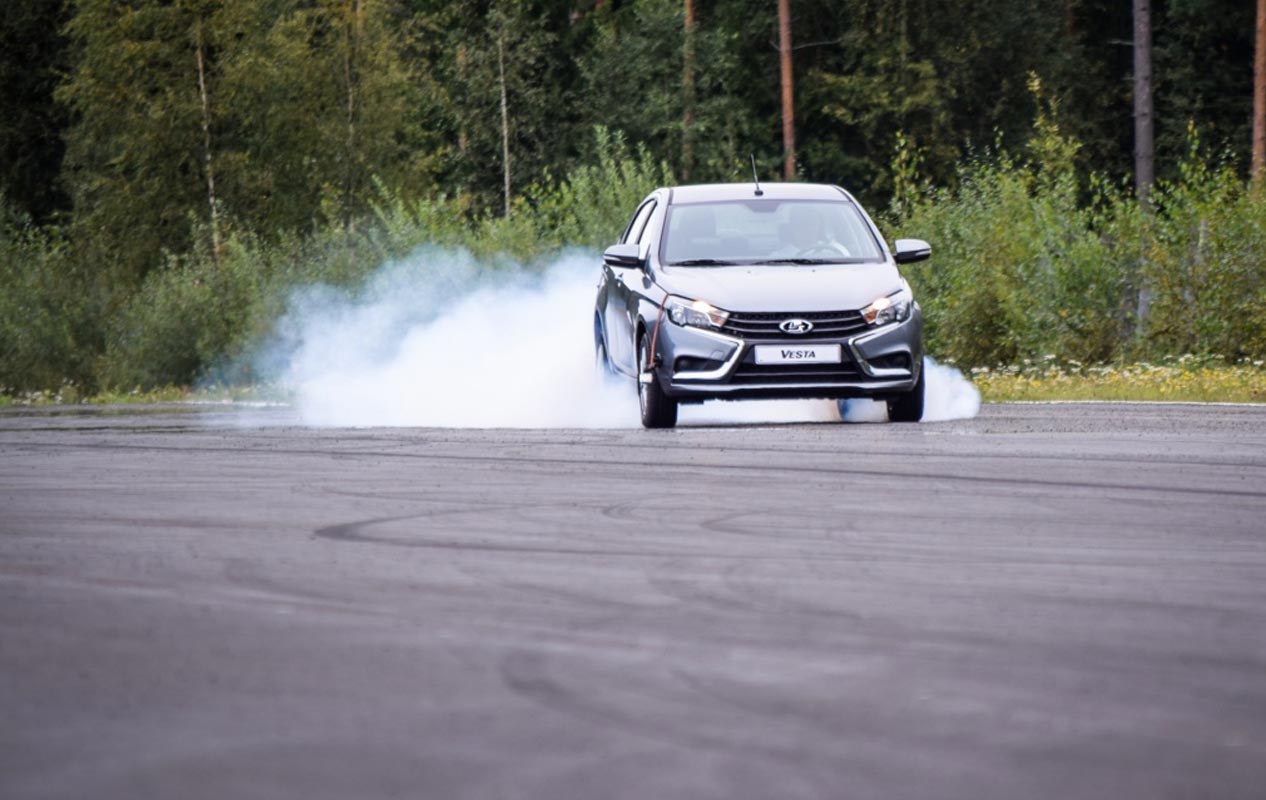 Экстренное торможение: что это и как правильно произвести