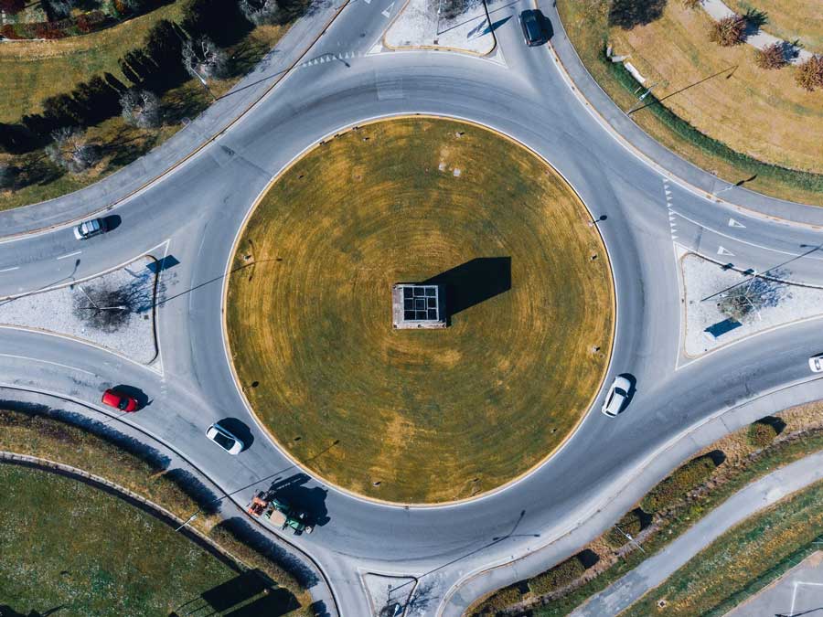 Правила проезда перекрестка с круговым движением