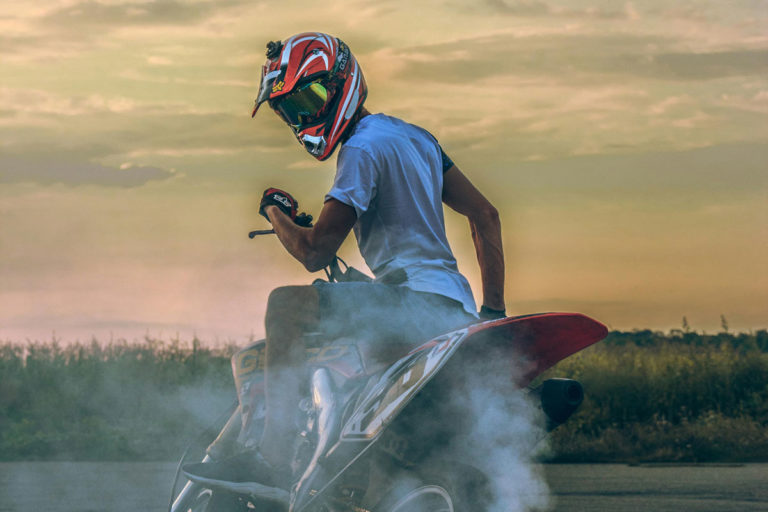 Какой штраф за езду без прав (без категории А) на мотоцикле?